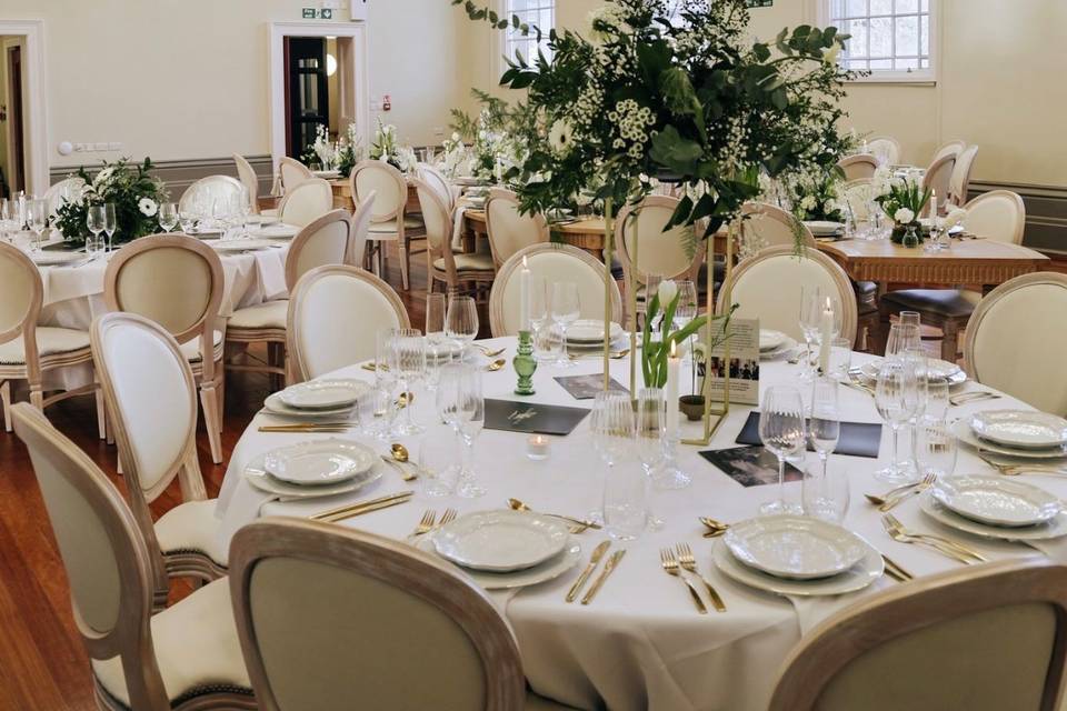 THE OLD COURT ROOM 3