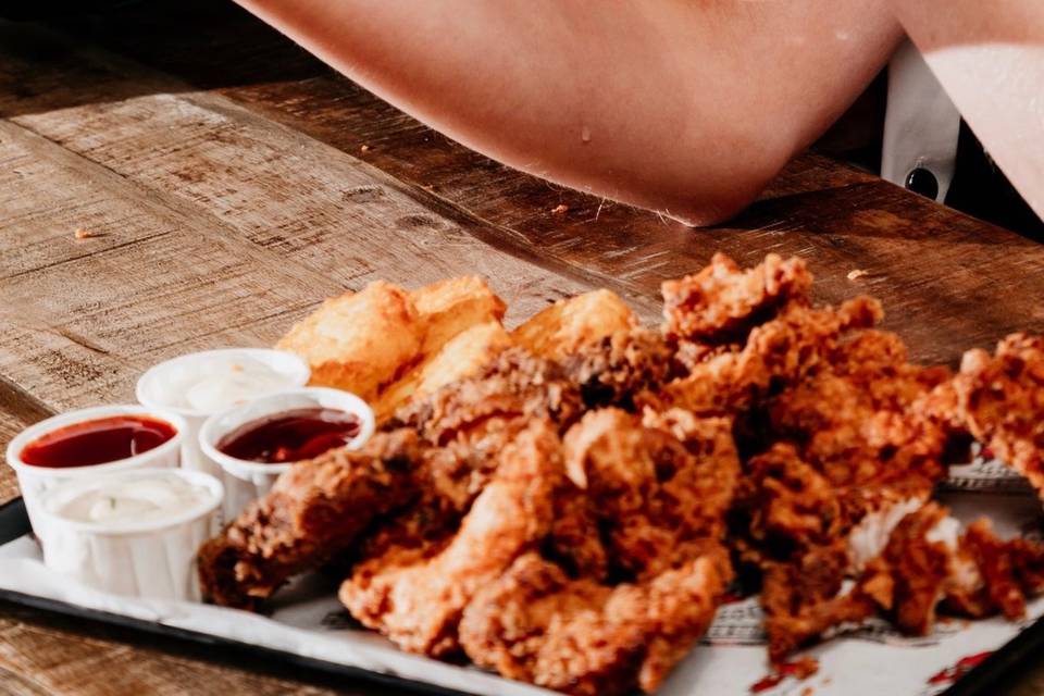 FOOD & DRINK