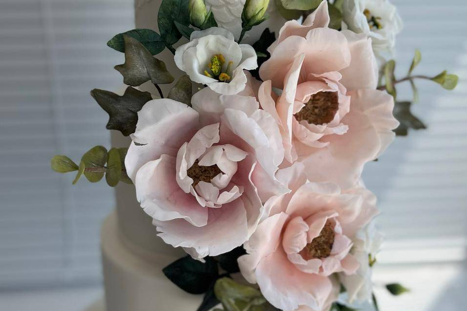 Sugar flowers and ivy