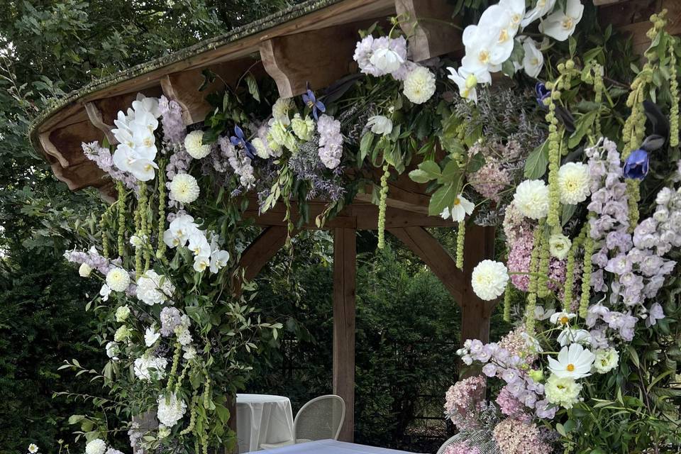 Small Country floral arch