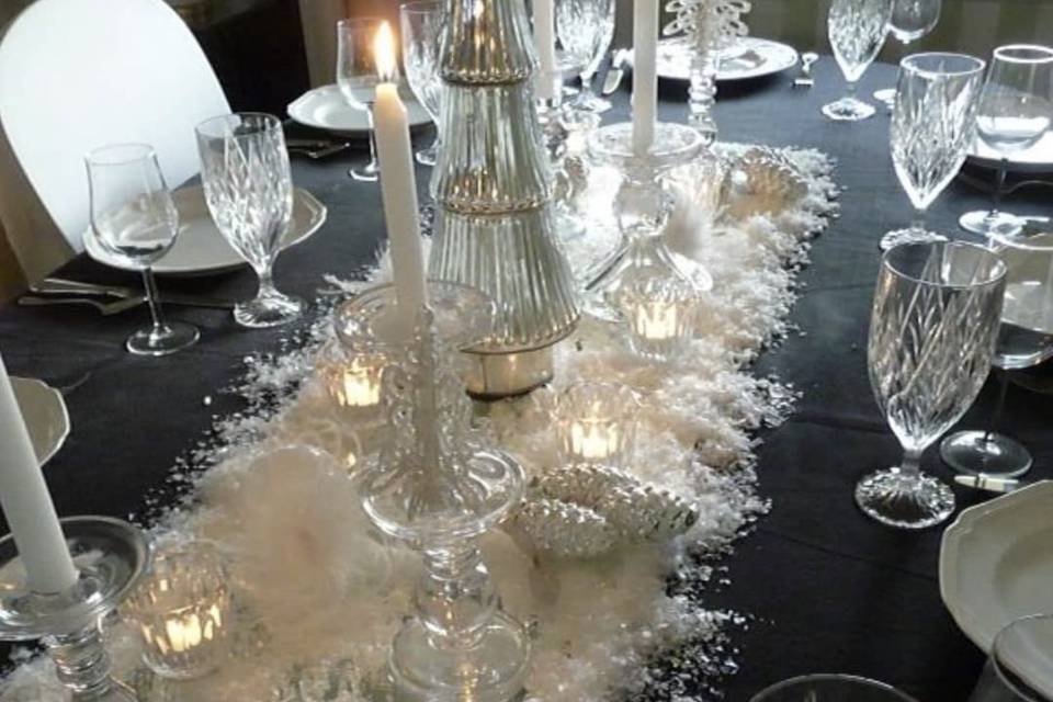 Winter wedding table decor