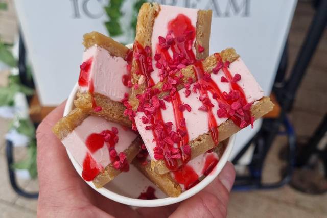 Strawberry blondie sandwich