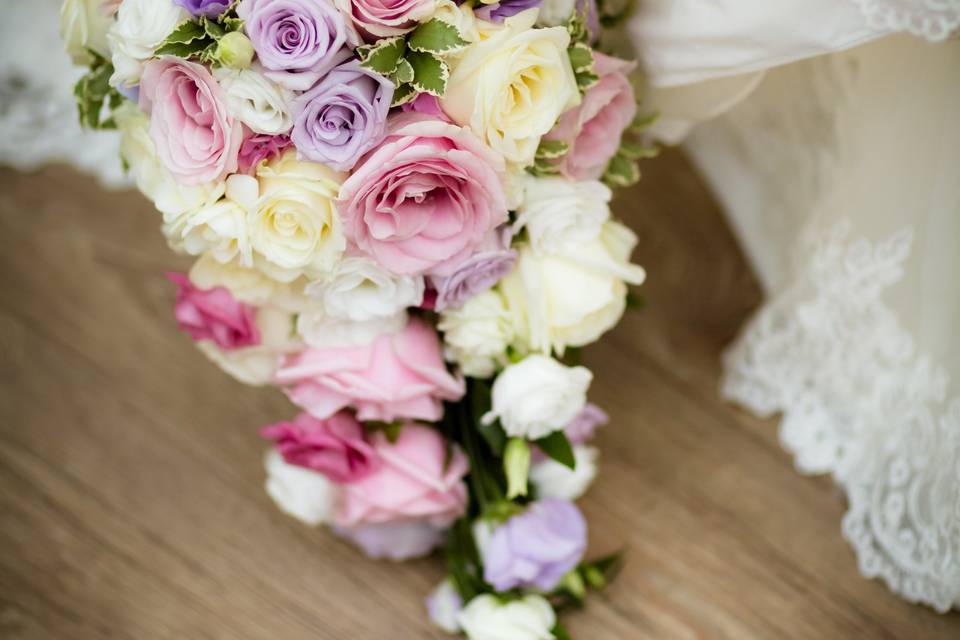 Compact shower bouquet