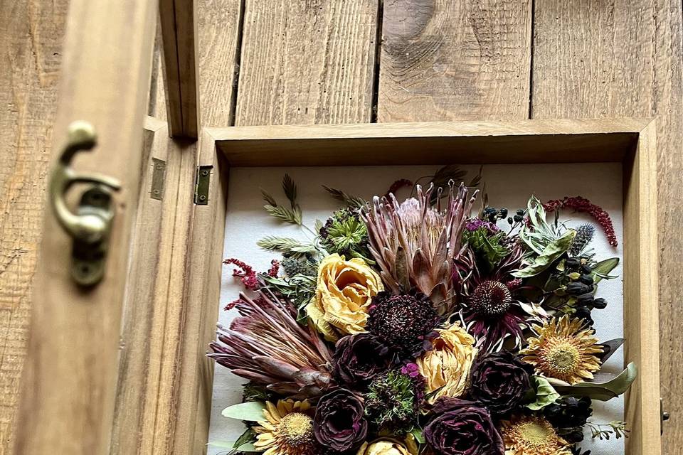 Wooden Clasp Framed Bouquet