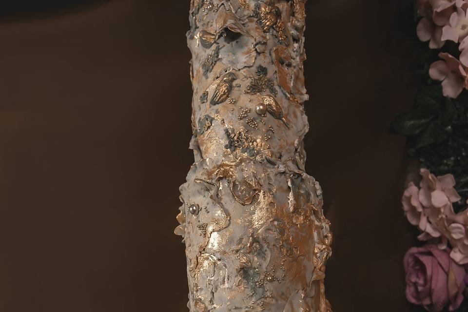 Textured cake with bird detail