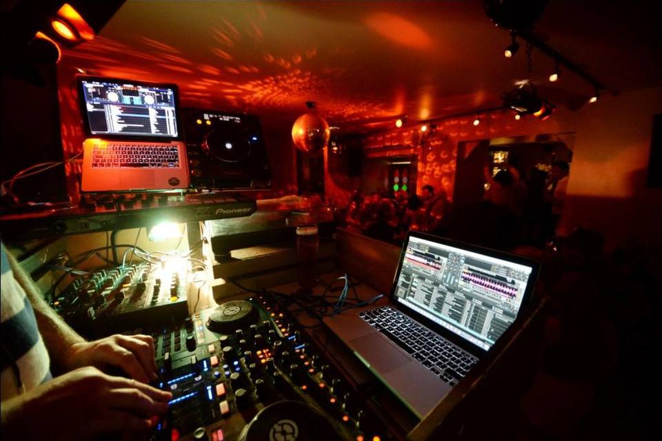 Dj Booth