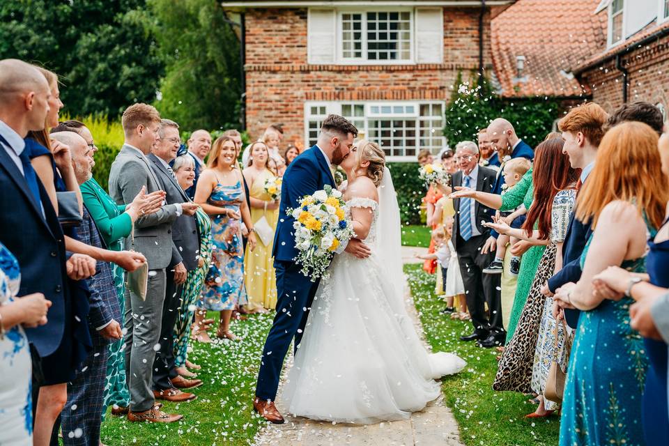 Confetti tunnel