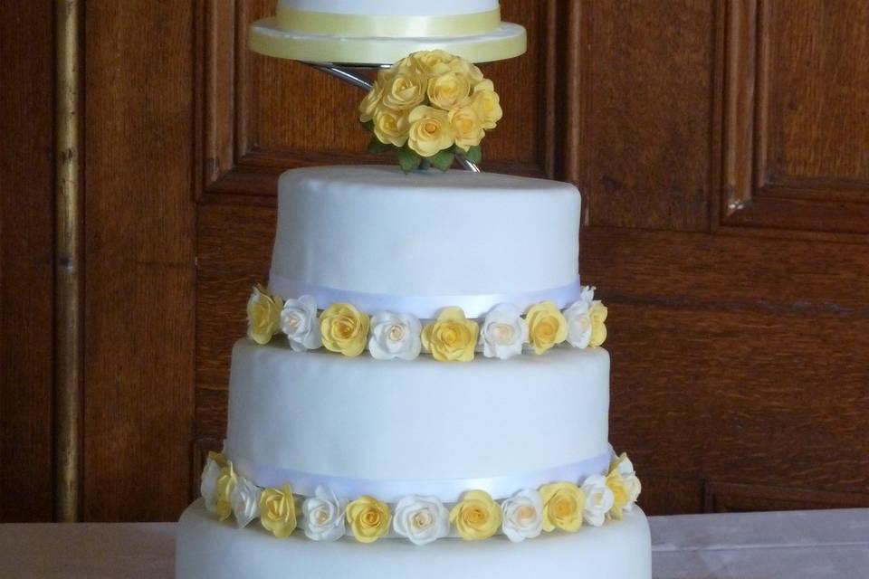 Cream and gold roses