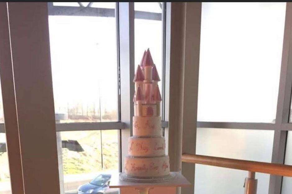 LOVE cake plinth