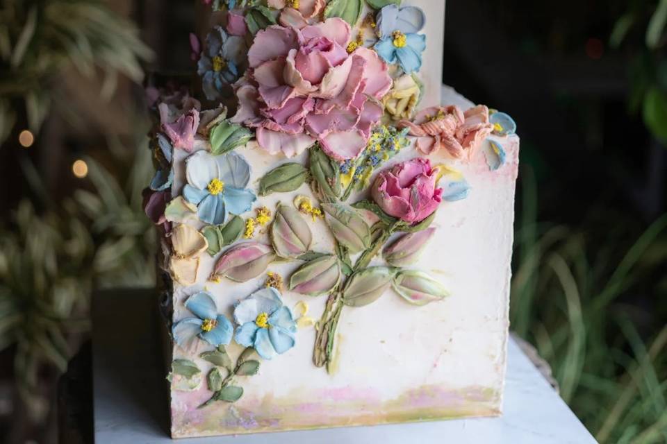 Floral 100% edsculpture cakes