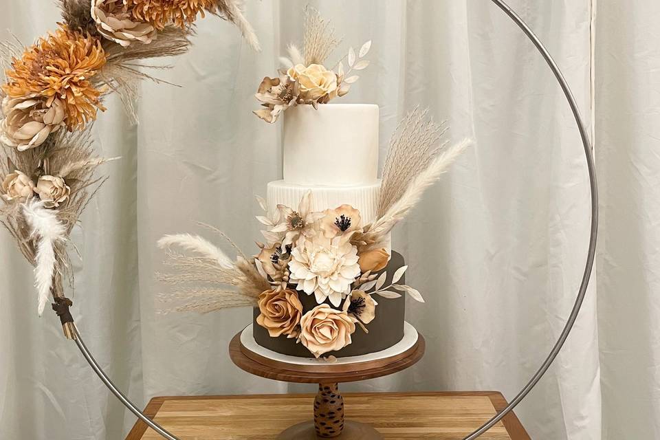 Boho pampas naturals cake