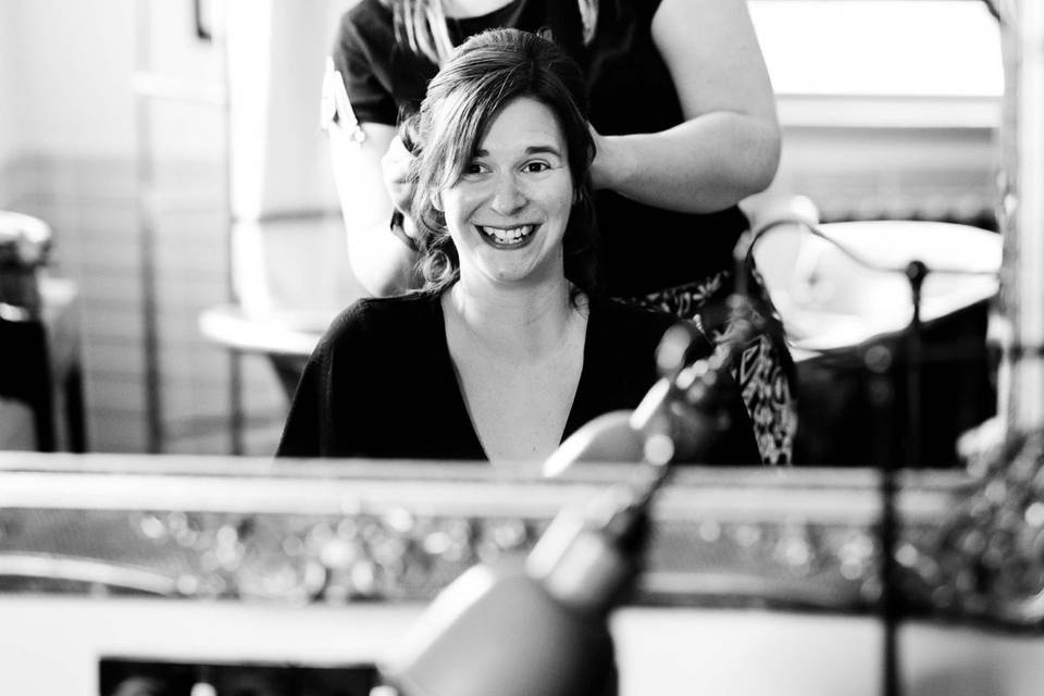 Mobile wedding hairdresser