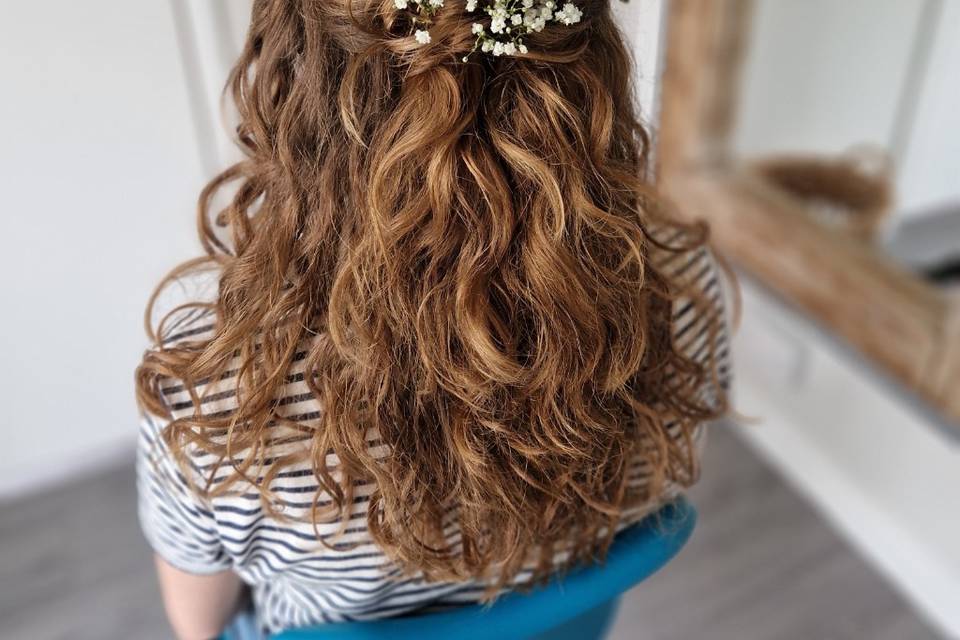 Natural curly hair bridal styl