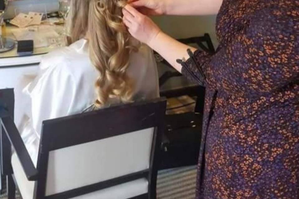 Mobile wedding hair