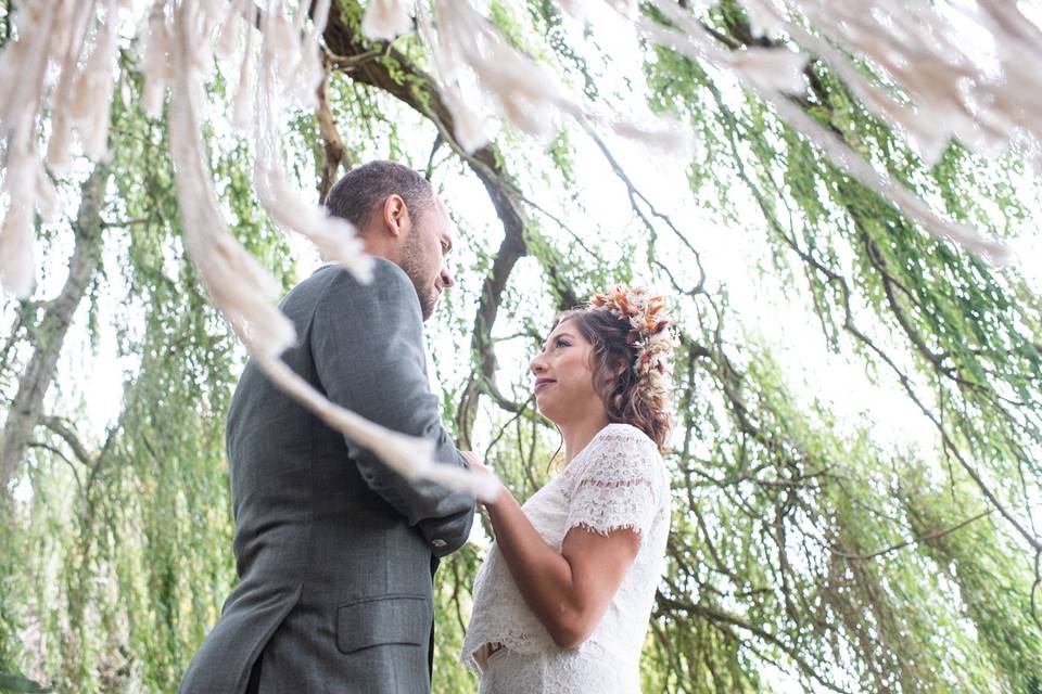 Bride & groom under the willow