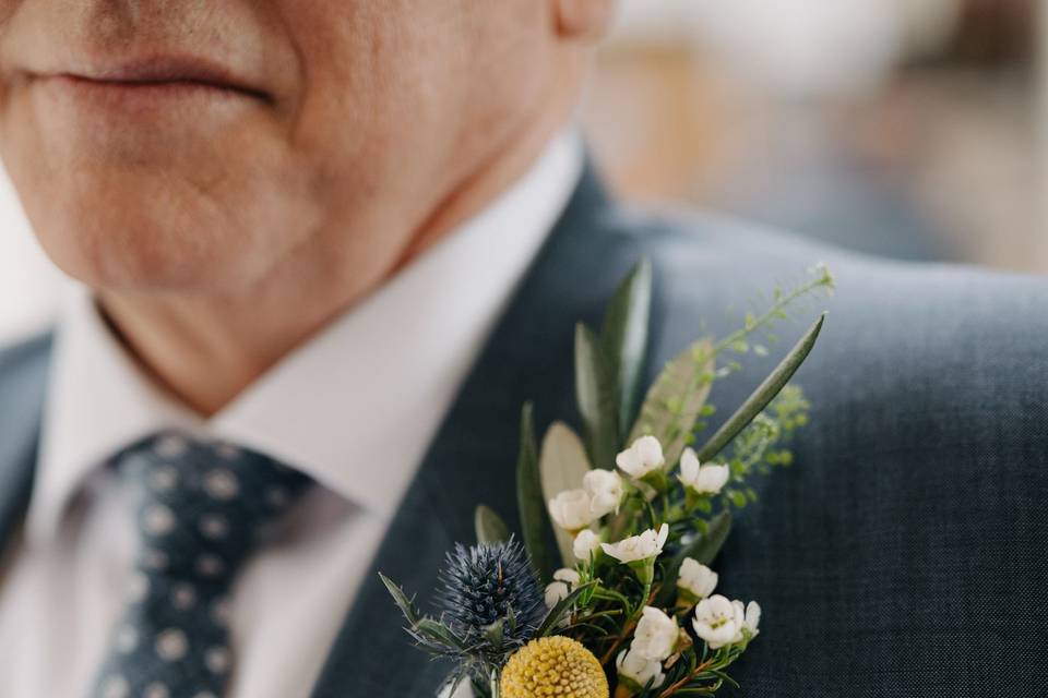 An example of buttonholes