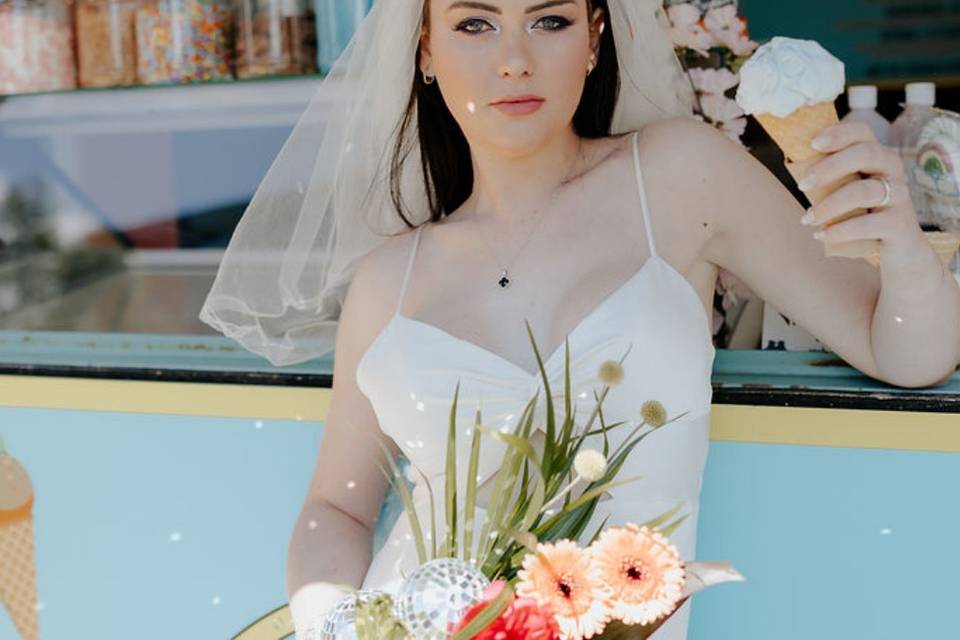 Modern wedding glam