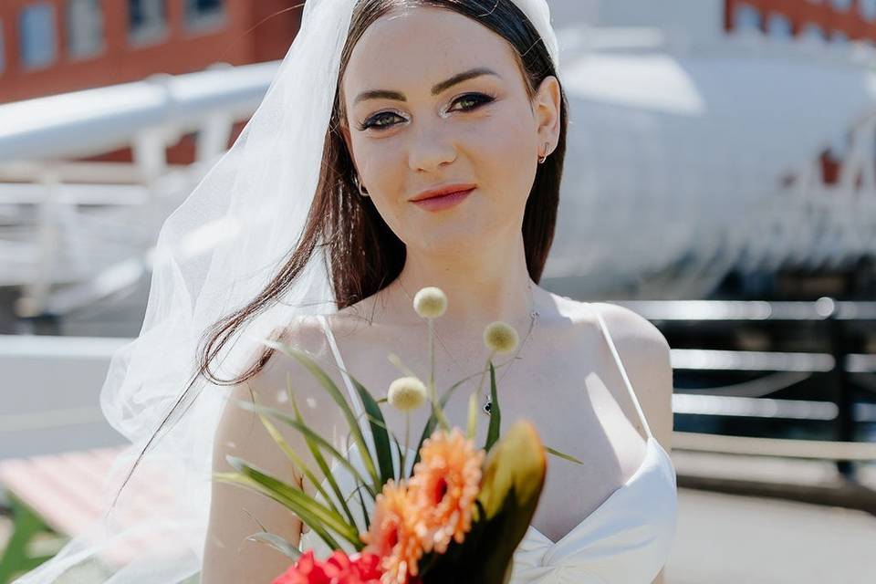 Modern wedding glam