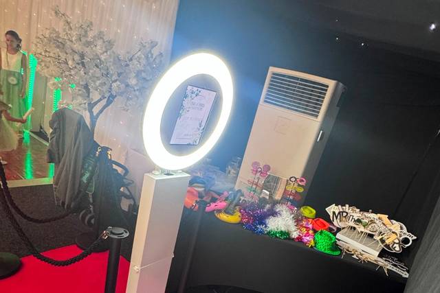Full Selfie Pod Wedding setup