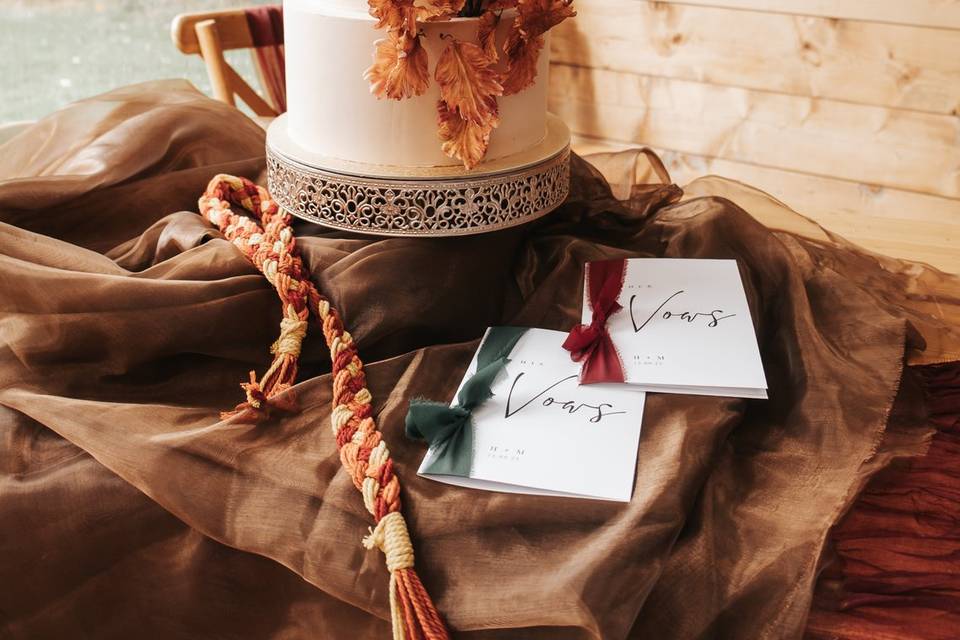 Autumn cake with hand fasting