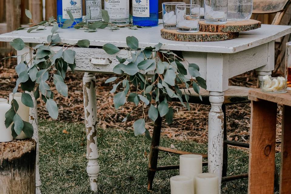 Small gin table