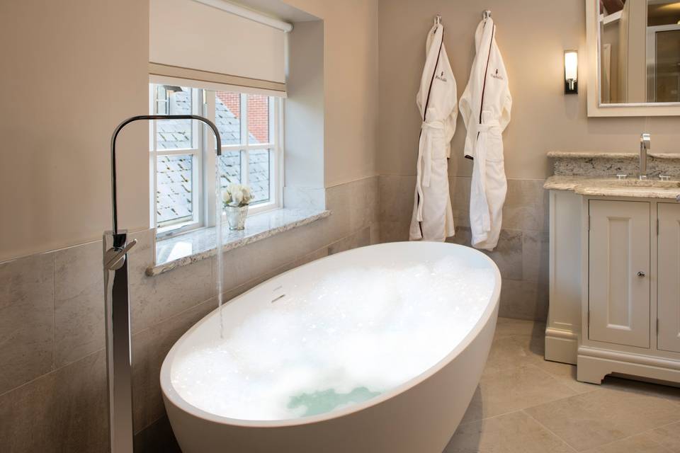 Deluxe Suite bath