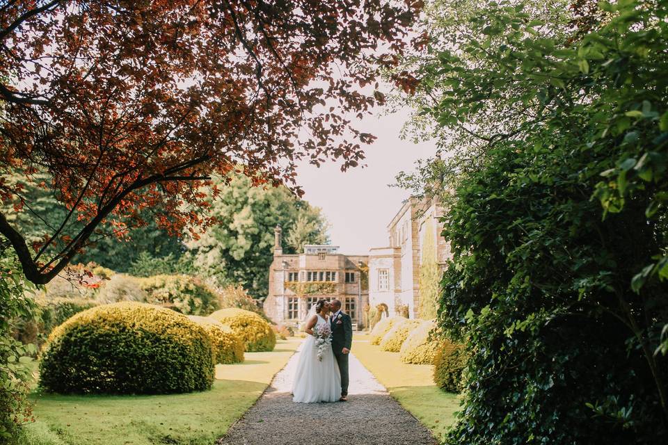 The stunning wedding party