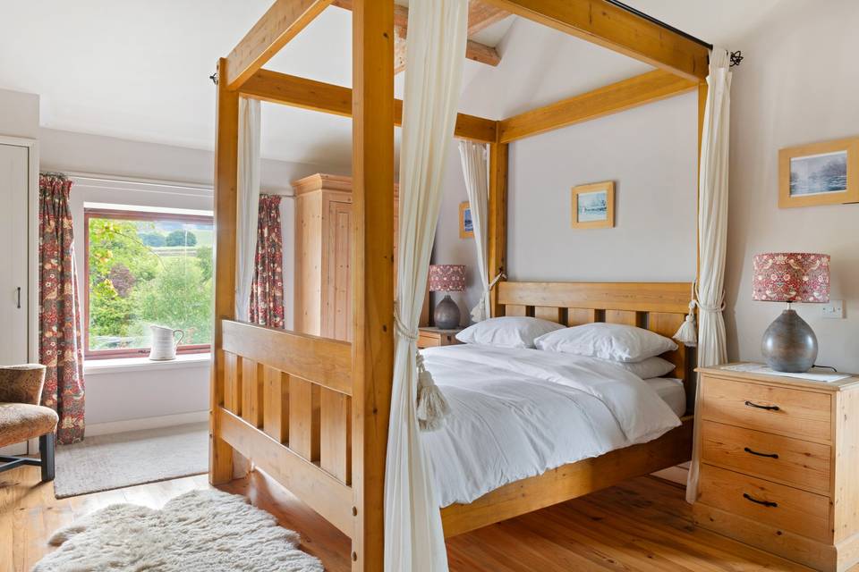 4 poster bedroom in the barn