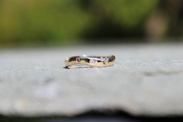 Organic shape hammered gold ri