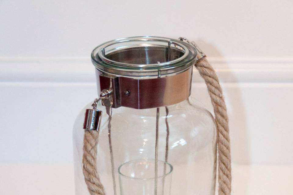 Rope hurricane lantern