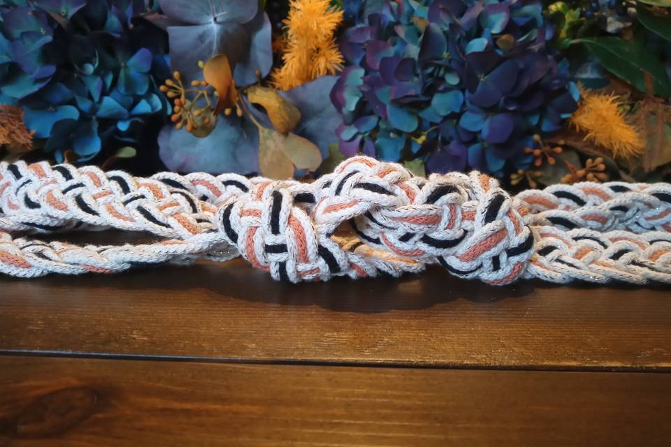 One handfasting knot