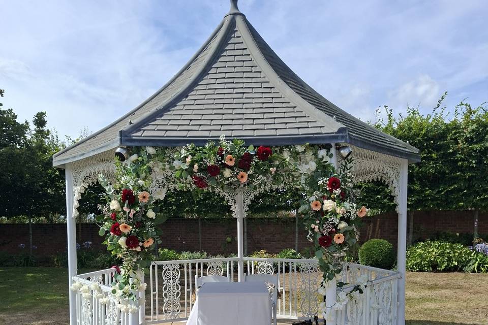 Vaulty manor pergola