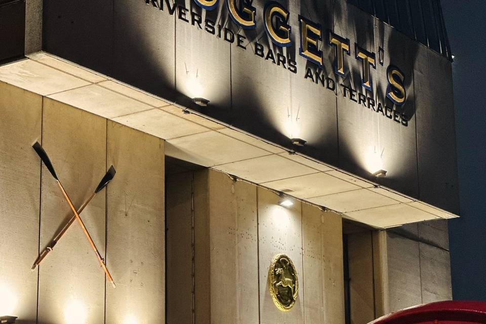 Doggetts Coat and Badge 3