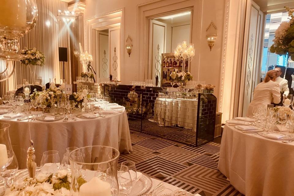 Mirror bar at the reception