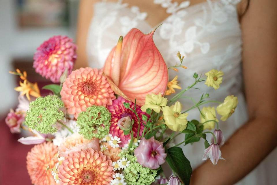 Vibrant autumn bridal bouquet