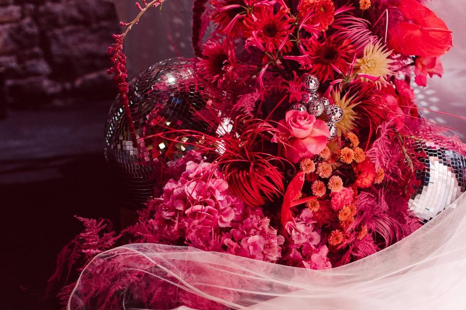 Modern bright ceremony flowers