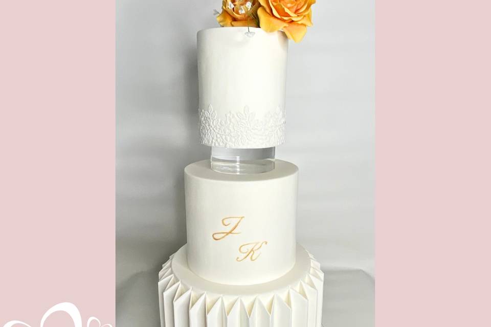 Textured cake and clear spacer