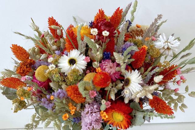 Dried flower bouquet