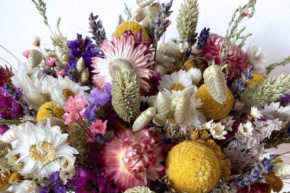 Dried flower bouquet