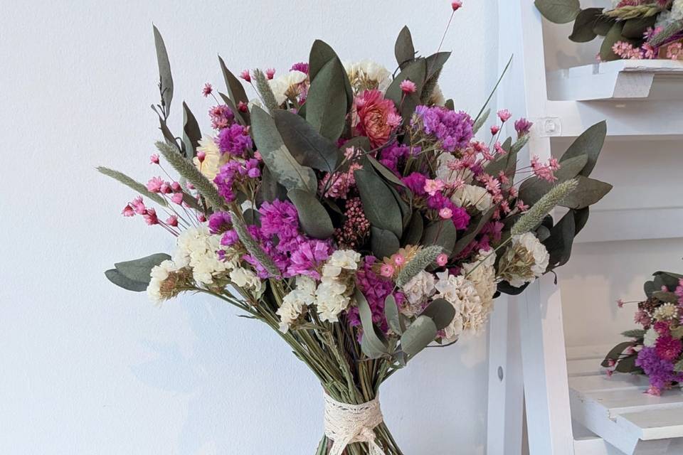 Dried flower bouquet