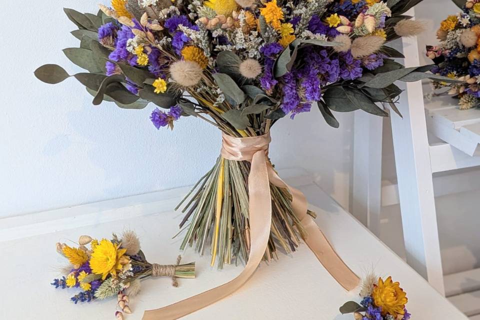 Dried flower bouquet