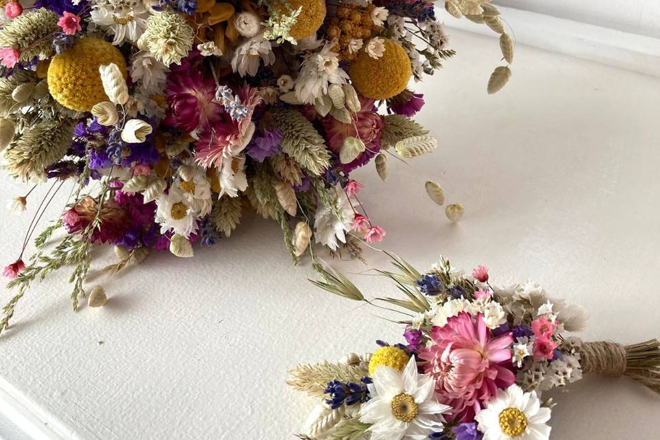 Dried flower bouquet