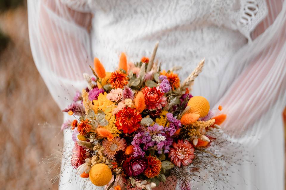 Dried flower bouquet