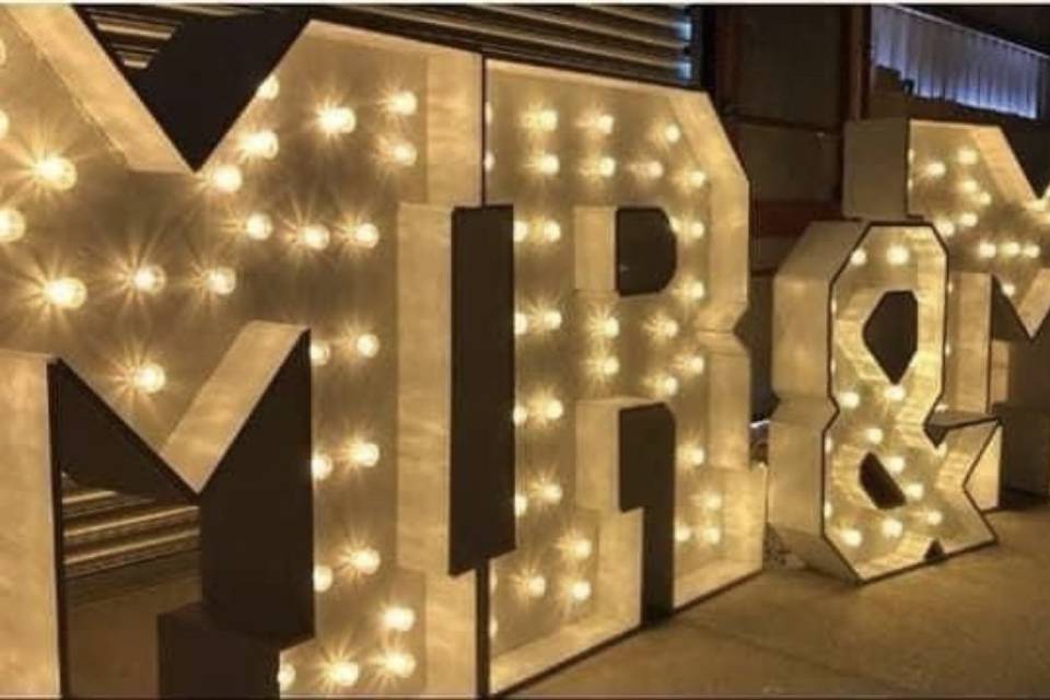 4ft MR & MRS lettering