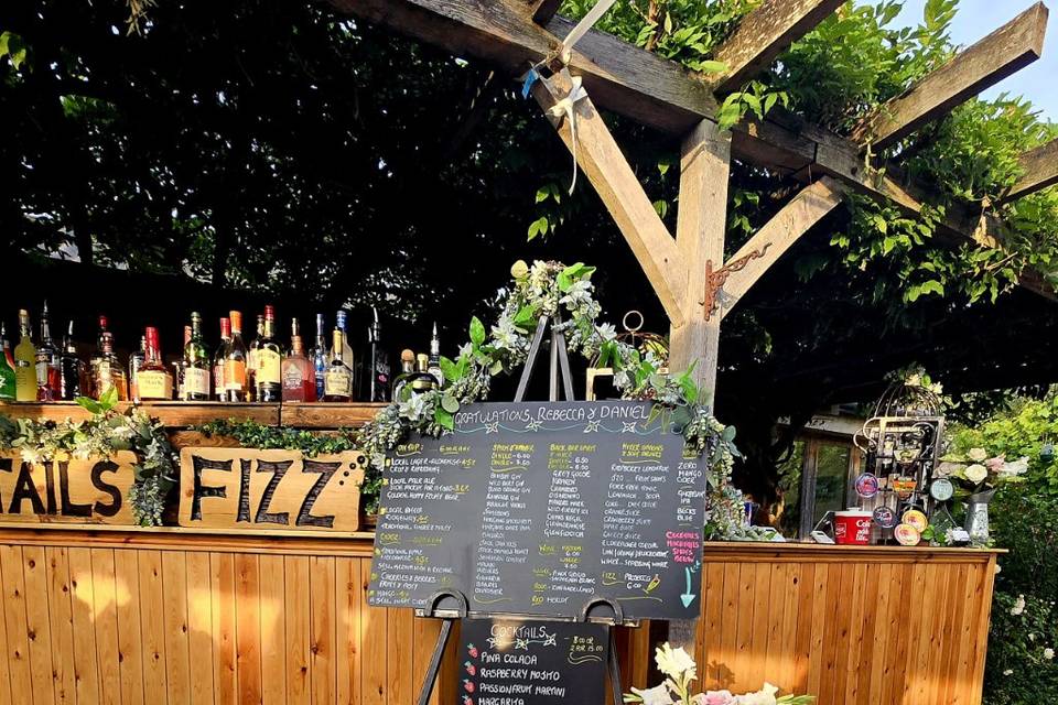 Set-up under the wisteria ✨️