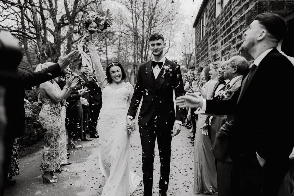 Newlyweds confetti shot