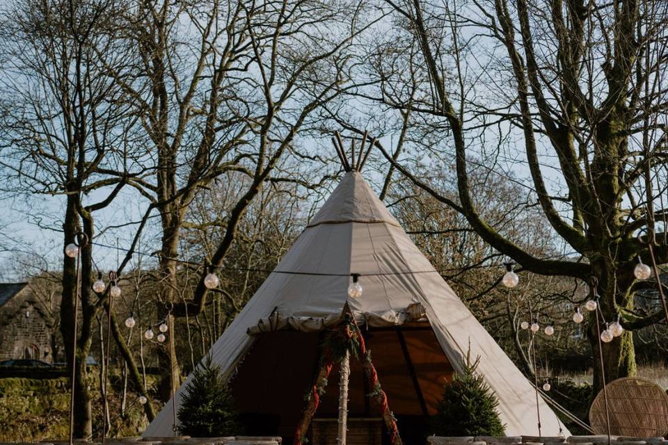 Tipi outdoor ceremony