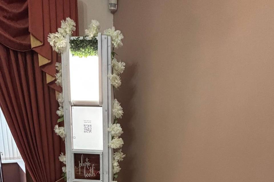 White or Rustic Selfie Towers