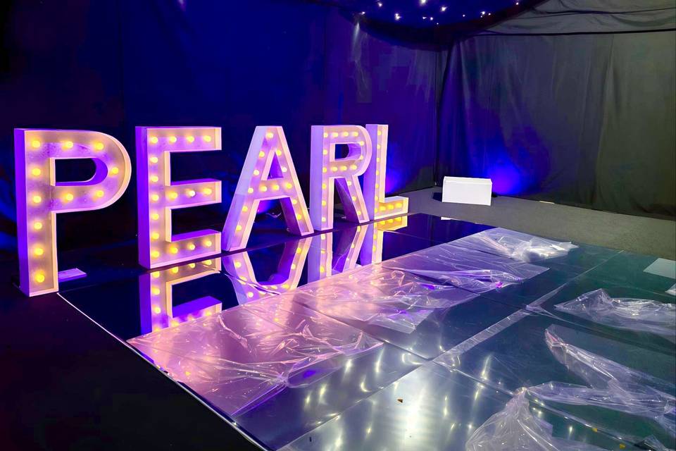 Marquee letters