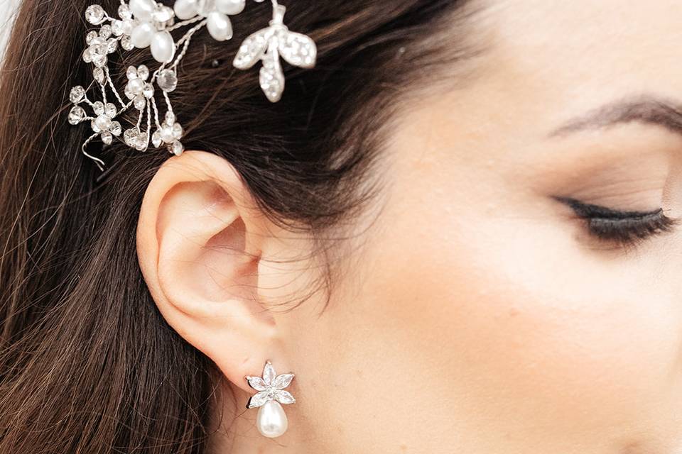 Flower and pearl earrings